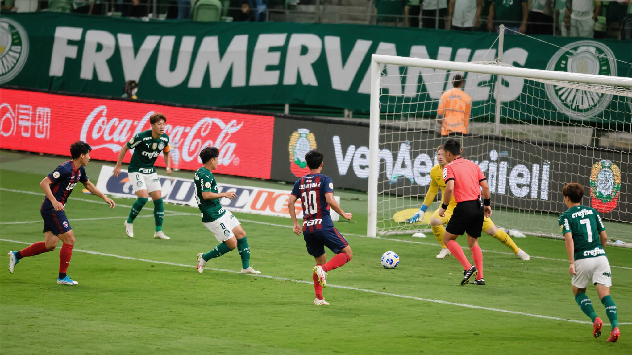 蔚山HD逆转弗鲁米嫩塞,亚洲力量惊艳世俱杯 本场比赛从一开局便充满了悬念。面对南美冠军队伍——